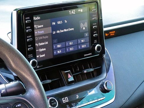 Used 2021 Toyota Corolla LE FWD image 22