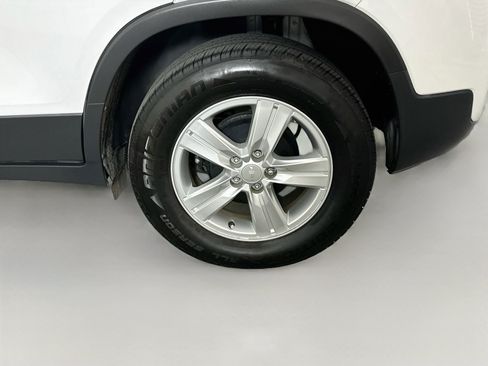 Used 2019 Chevrolet Trax LT w/ LT Convenience Package FWD image 11