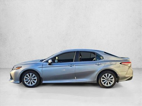 Used 2019 Toyota Camry LE FWD image 3