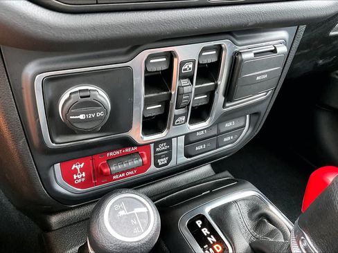Used 2024 Jeep Wrangler Unlimited Rubicon w/ Convenience Group AWD/4WD image 31