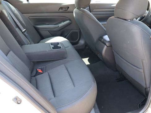 Used 2025 Nissan Altima 2.5 SV FWD image 17
