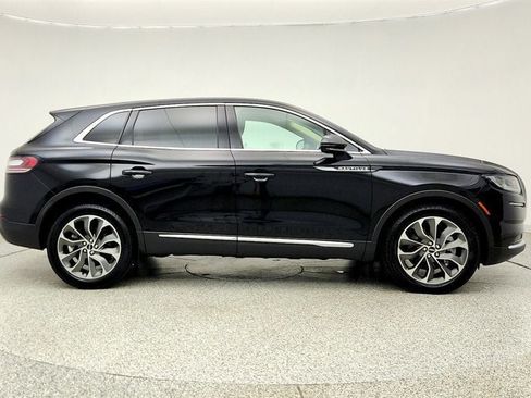 Used 2023 Lincoln Nautilus Reserve AWD/4WD image 4