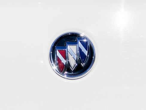 Used 2017 Buick LaCrosse Preferred image 22