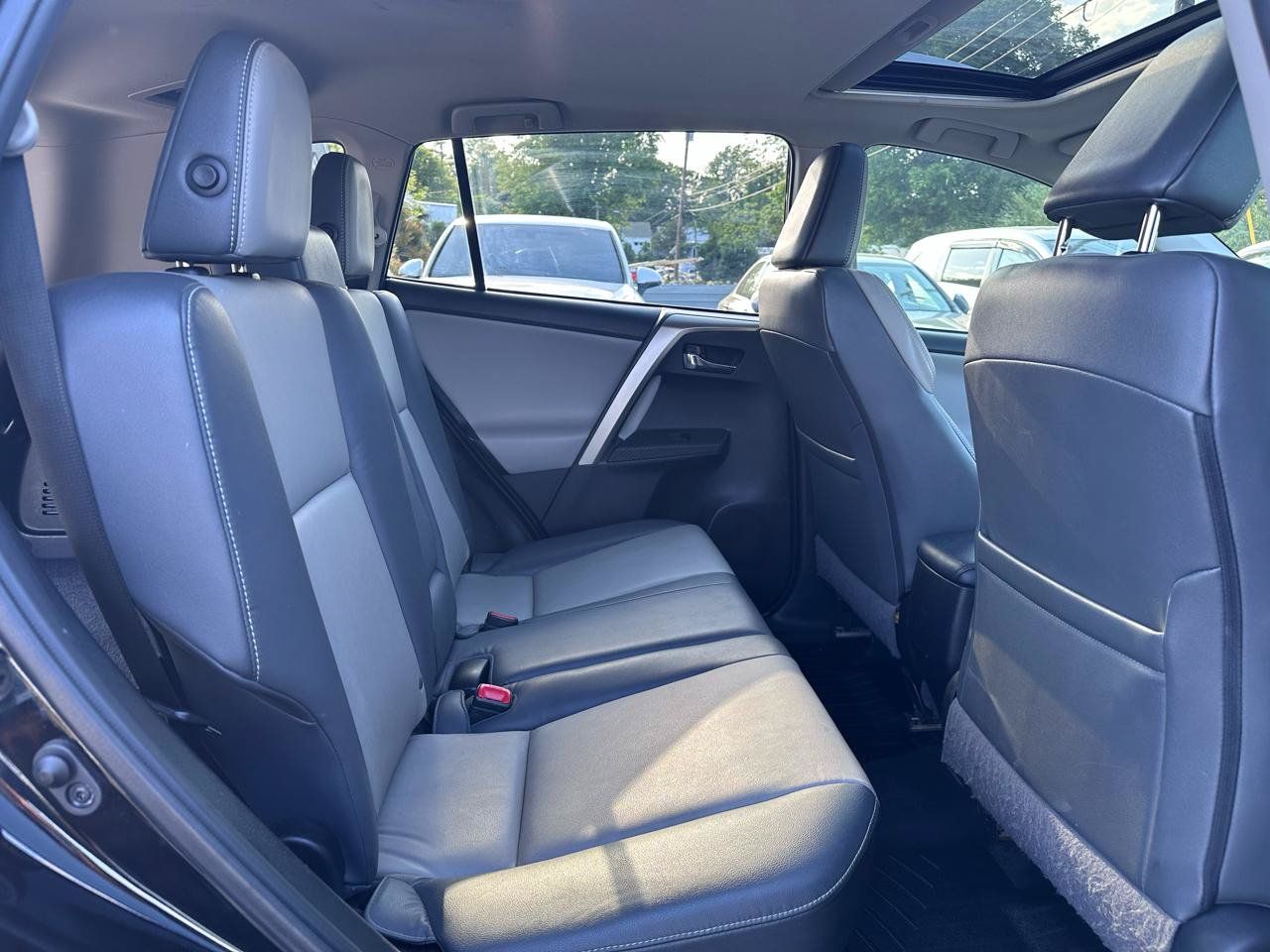 Used 2018 Toyota Sienna XLE FWD image 10
