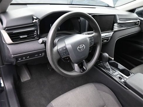 Used 2025 Toyota Camry LE image 18