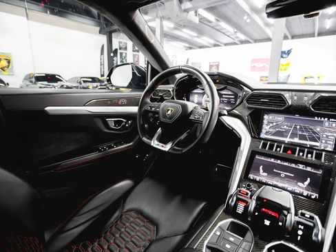 Used 2021 Lamborghini Urus AWD/4WD image 41
