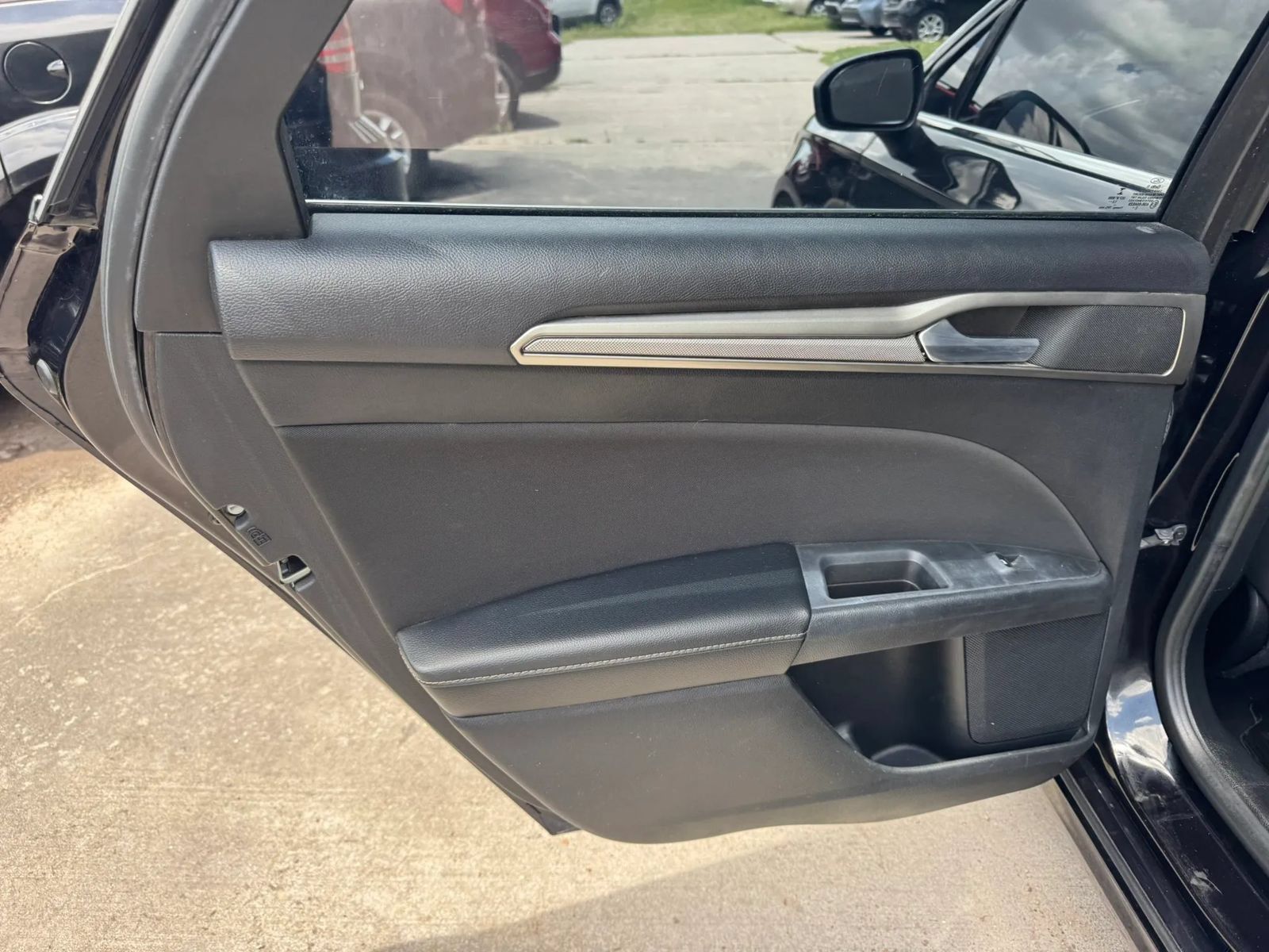 Used 2019 Ford Fusion SE FWD image 18
