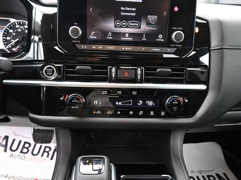 Used 2022 Nissan Pathfinder SV image 9