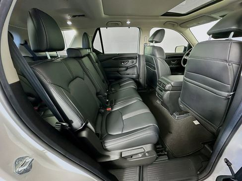 Certified 2025 Honda Pilot Touring image 27
