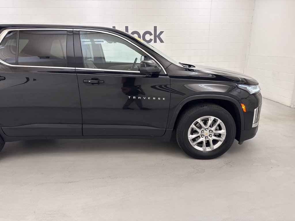 Used 2023 Chevrolet Traverse LS FWD image 8
