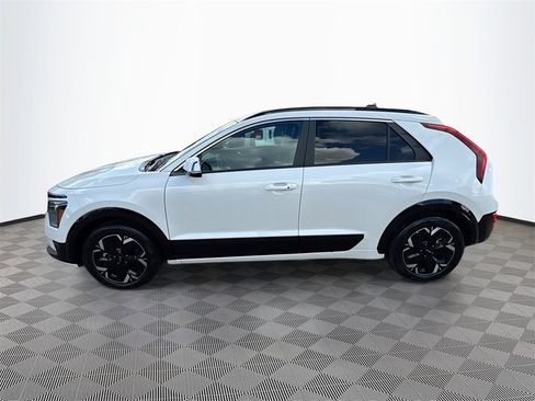 Used 2025 Kia Niro Wind w/ Wind Preserve Package image 9