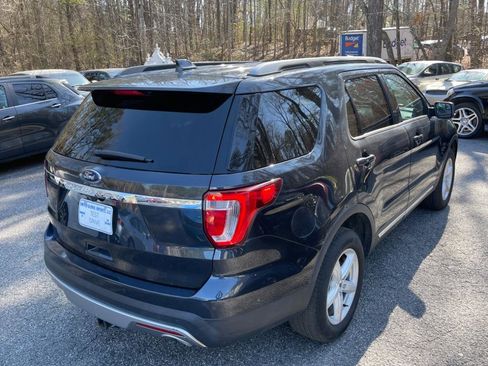 Used 2017 Ford Explorer XLT w/ Equipment Group 201A image 9