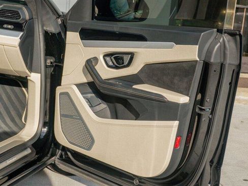 Used 2020 Lamborghini Urus image 52