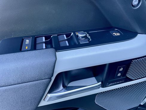 Used 2022 Land Rover Defender 110 S image 11