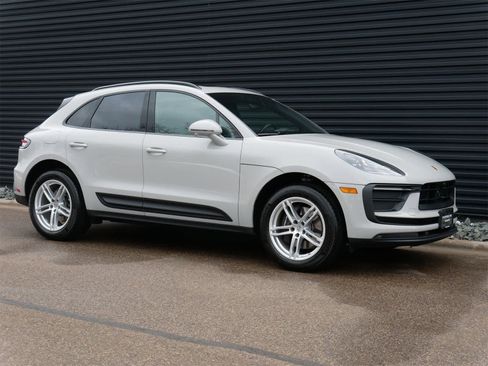 Used 2025 Porsche Macan image 23