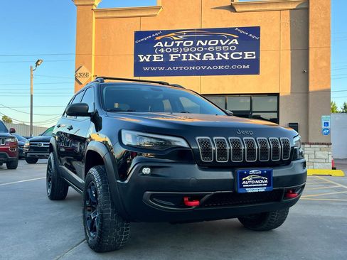Used 2019 Jeep Cherokee Trailhawk AWD/4WD image 1