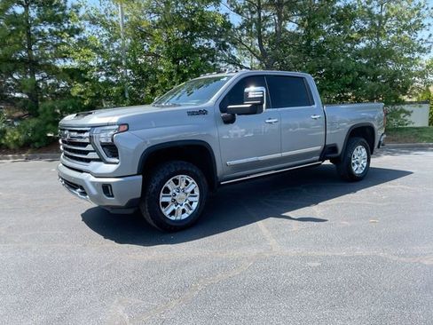 Used 2024 Chevrolet Silverado 2500 High Country w/ Technology Package image 2