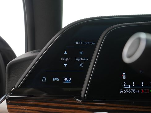 Used 2023 Cadillac Escalade Premium Luxury AWD/4WD image 30
