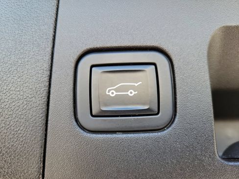 Certified 2022 Cadillac XT5 Premium Luxury w/ LPO, Floor Liner Package FWD image 8
