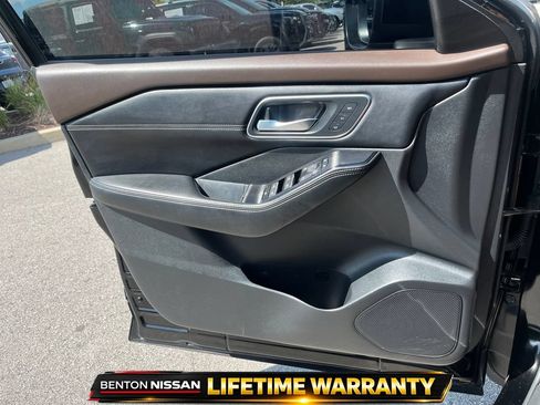 Used 2023 Nissan Rogue Platinum AWD/4WD image 11
