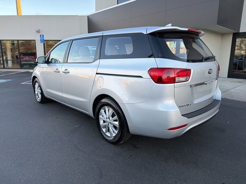 Certified 2018 Kia Sedona L image 8