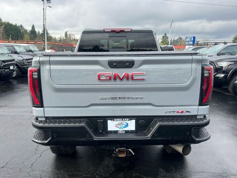 Used 2025 GMC Sierra 2500 AT4X image 4
