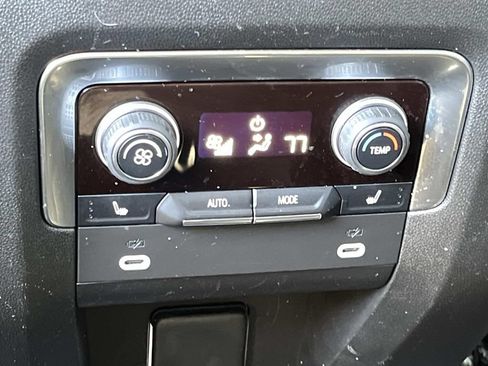 Used 2022 Chevrolet Suburban High Country AWD/4WD image 19