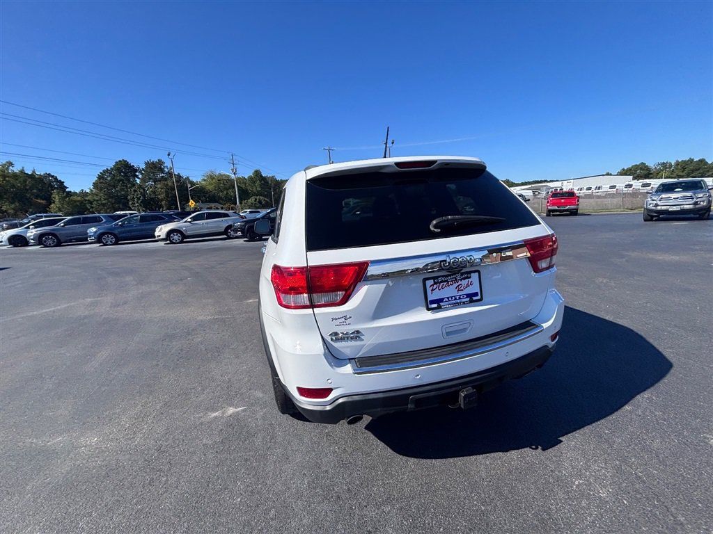 Used 2013 Jeep Grand Cherokee Limited w/ Luxury Group II AWD/4WD image 4