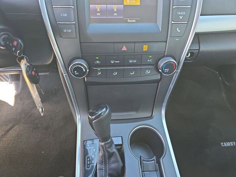 Used 2016 Toyota Camry SE image 22