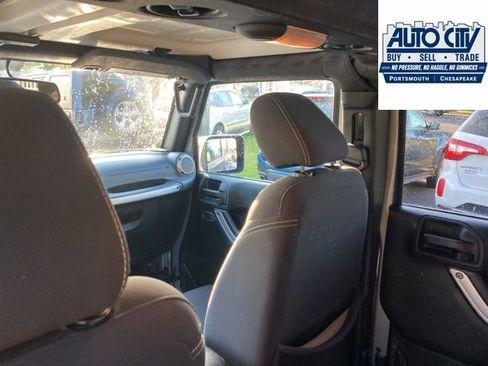Used 2017 Jeep Wrangler Unlimited Sahara AWD/4WD image 29