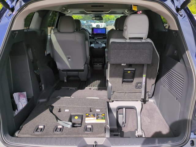 New 2026 Toyota Sienna XLE AWD/4WD image 13