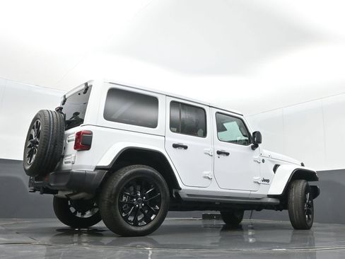 Used 2025 Jeep Wrangler Unlimited Sahara image 33
