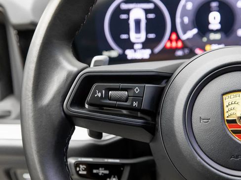 Used 2024 Porsche Cayenne S image 31