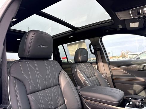 New 2026 Buick Enclave Avenir w/ Super Cruise Package image 5