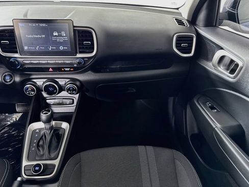 Certified 2025 Hyundai Venue SEL FWD image 35
