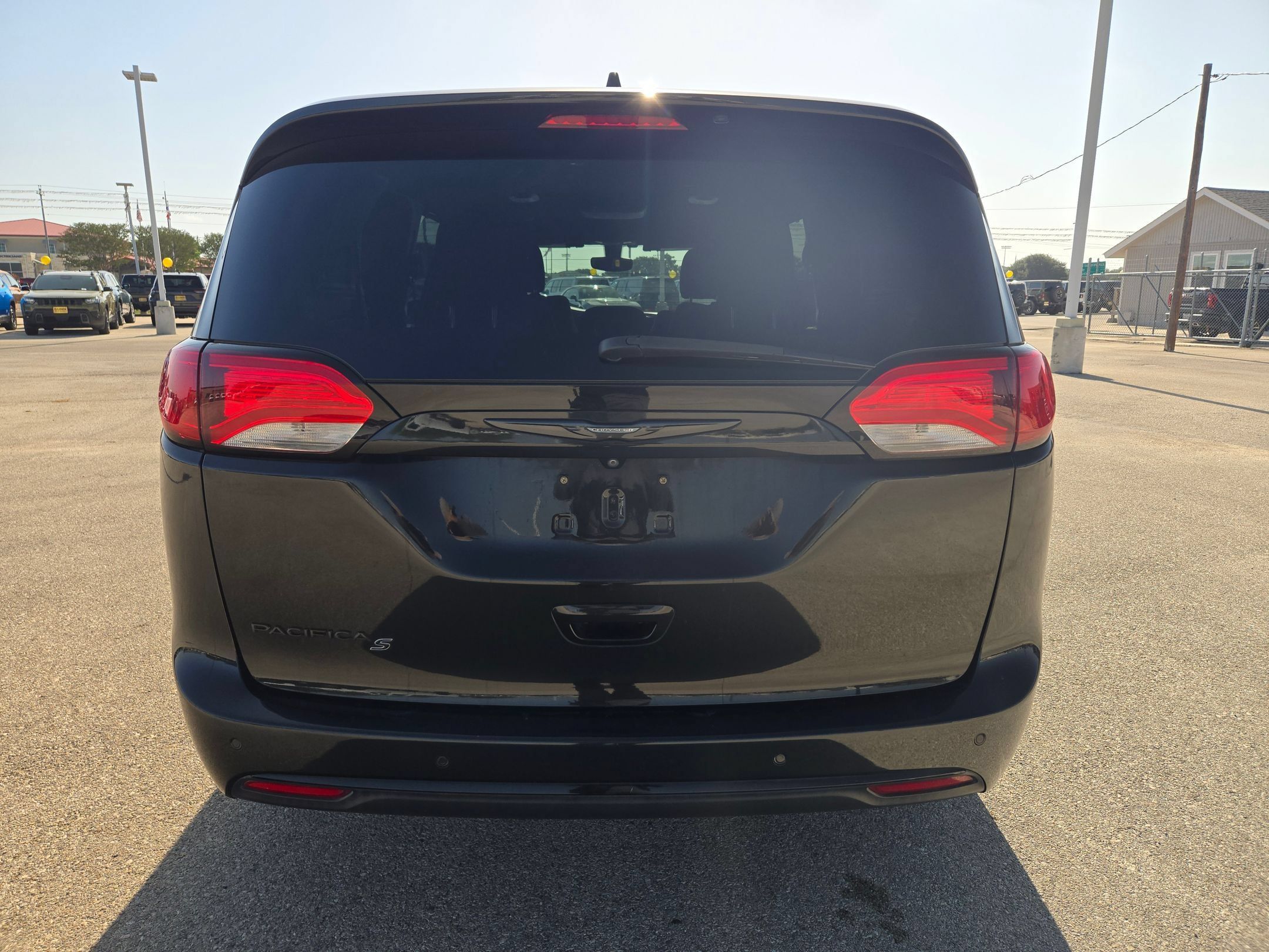 Used 2018 Chrysler Pacifica Touring Plus w/ S Appearance Package FWD image 4