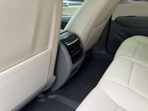 Used 2021 Cadillac XT5 Premium Luxury FWD image 10