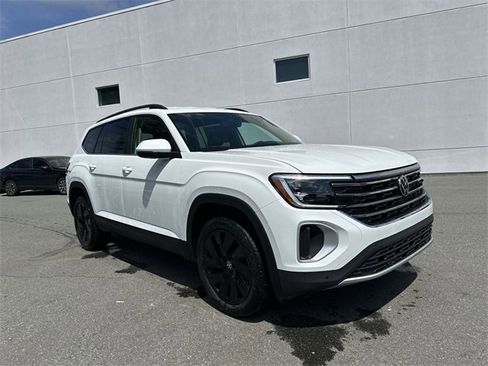 New 2025 Volkswagen Atlas SE image 7