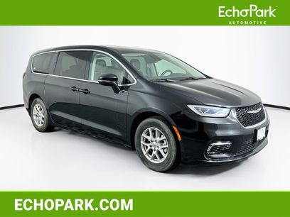 Used 2023 Chrysler Pacifica Touring-L