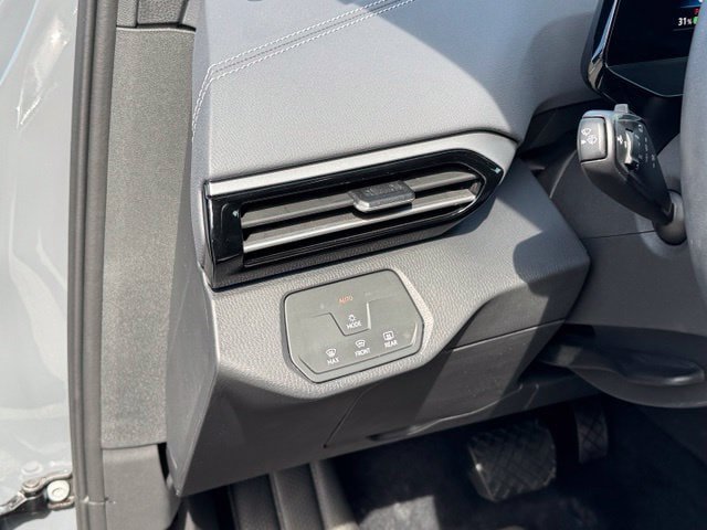 Certified 2025 Volkswagen ID.4 Pro AWD/4WD image 35
