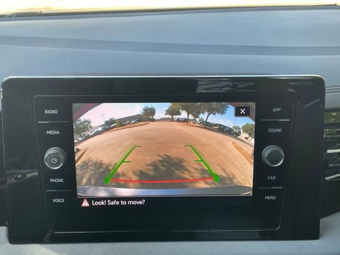 Used 2025 Volkswagen Jetta SE image 17