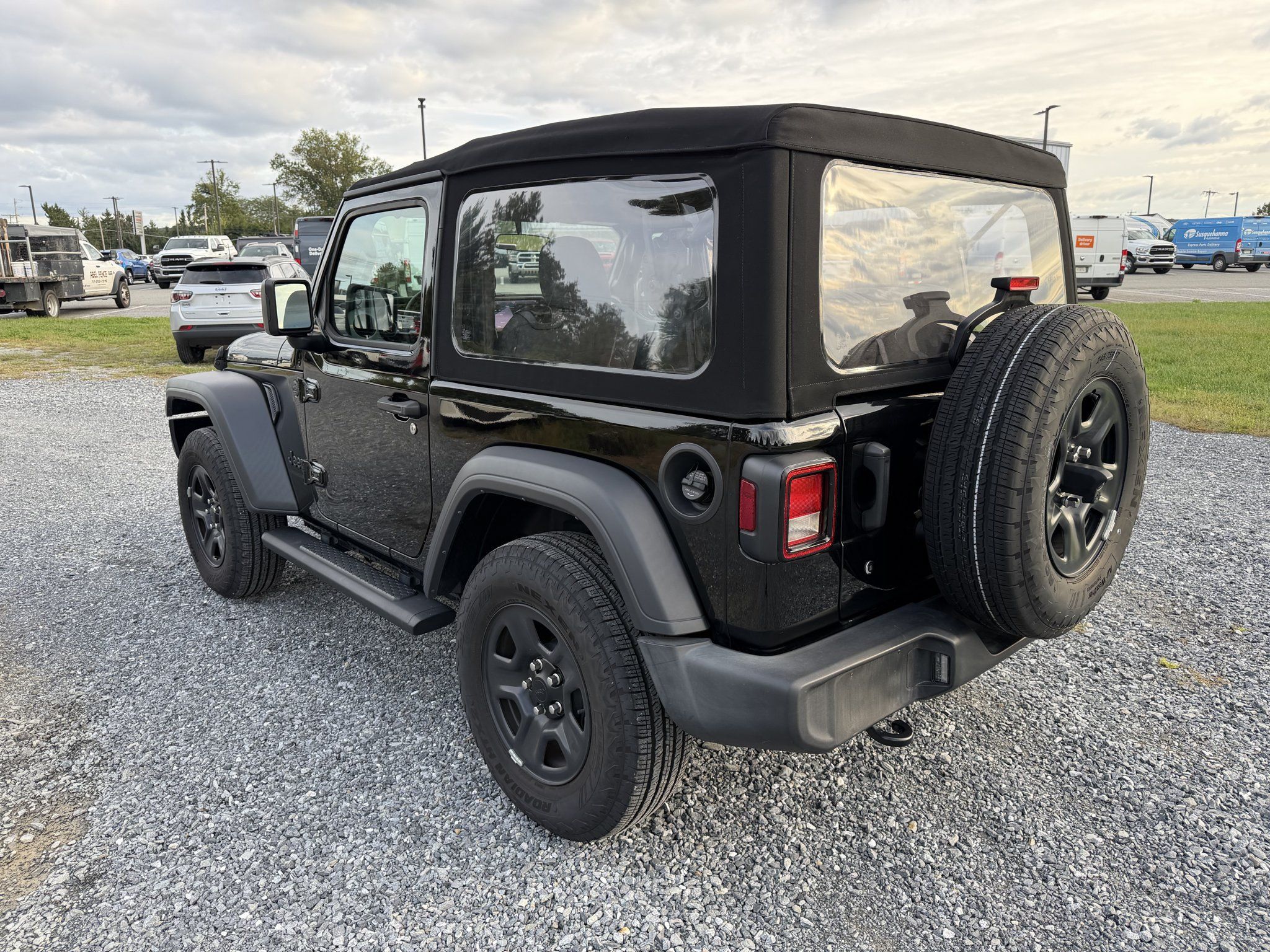 Used 2024 Jeep Wrangler Sport AWD/4WD image 5