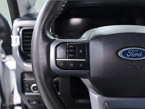 Used 2025 Ford F250 Lariat w/ Black Appearance Package image 11