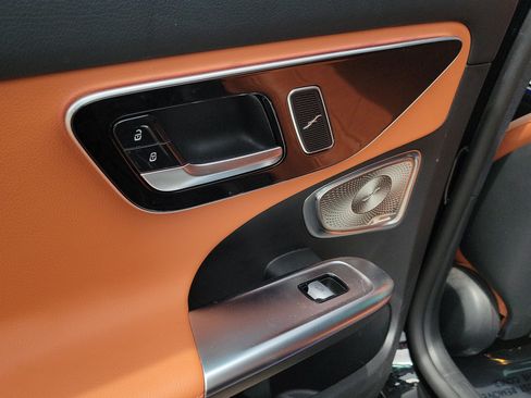 Used 2023 Mercedes-Benz C 300 Sedan image 11