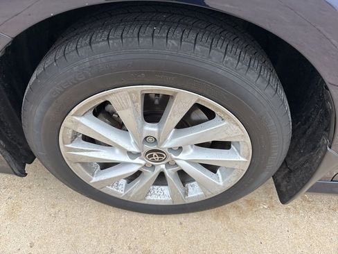 Used 2022 Toyota Camry LE image 9