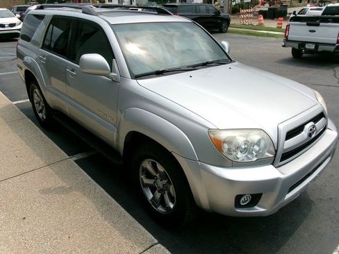 Used 2006 Toyota 4Runner Limited AWD/4WD image 4