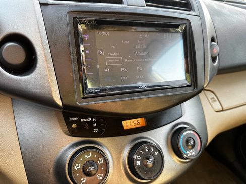 Used 2011 Toyota RAV4 2WD image 15