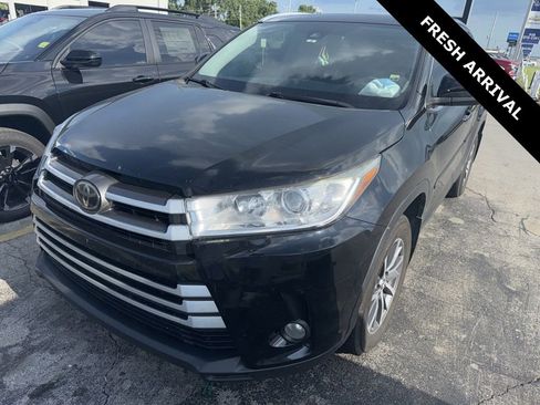 Used 2018 Toyota Highlander XLE AWD/4WD image 4