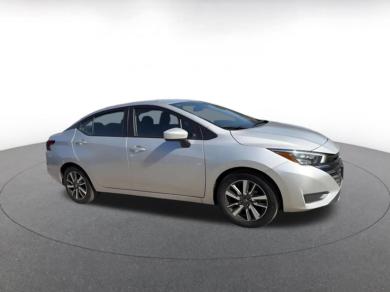 Used 2025 Nissan Versa SV FWD image 2