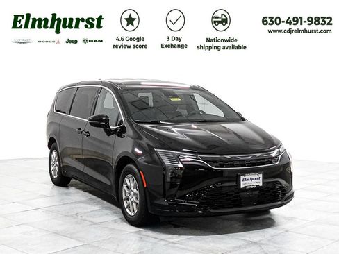 New 2027 Chrysler Pacifica Select FWD image 1
